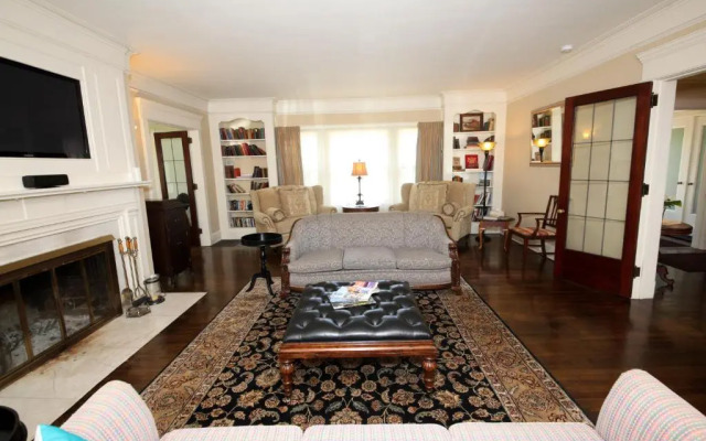 The Leonard at Logan House