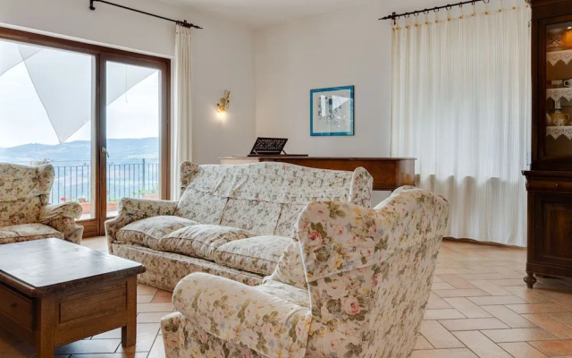 Inviting Farmhouse In San Venanzo With Garden