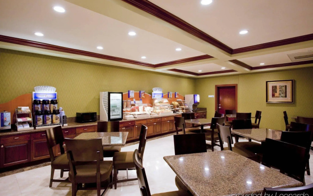 Holiday Inn Express & Suites Woodland Hills by IHG