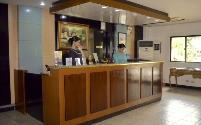 Luisita Central Park Hotel