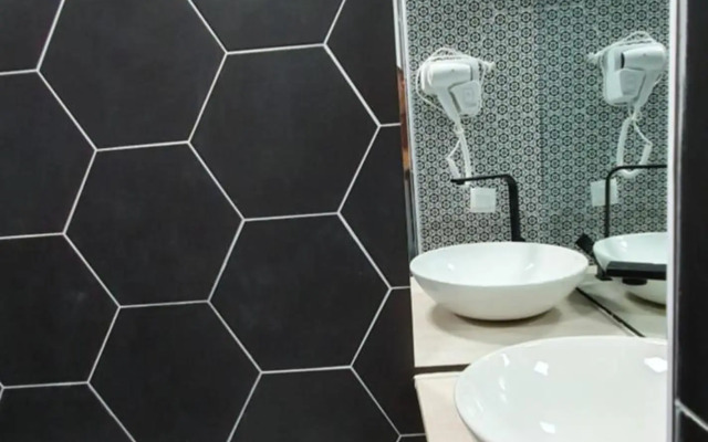 Small Luxury En suites ELEONOR