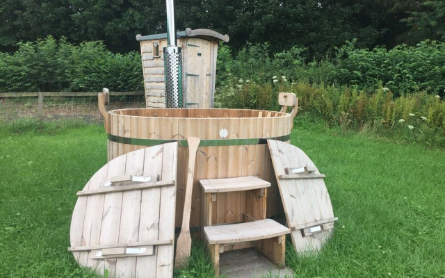 Beehive @ Westcote Glamping- Campsite