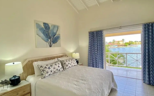 Bay View #2 2 Bedroom Townhouse by RedAwning
