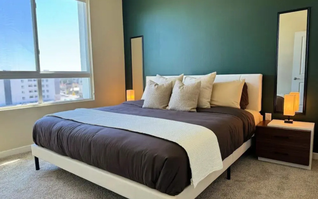 NEW LA Home W Pool GYM Parking 10 Min to Cedars