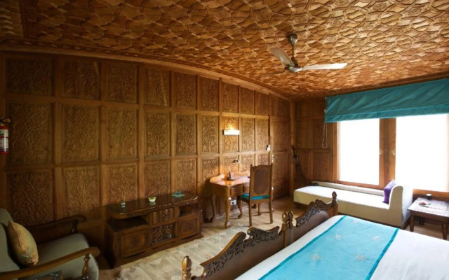 Sukoon Houseboat Kashmir