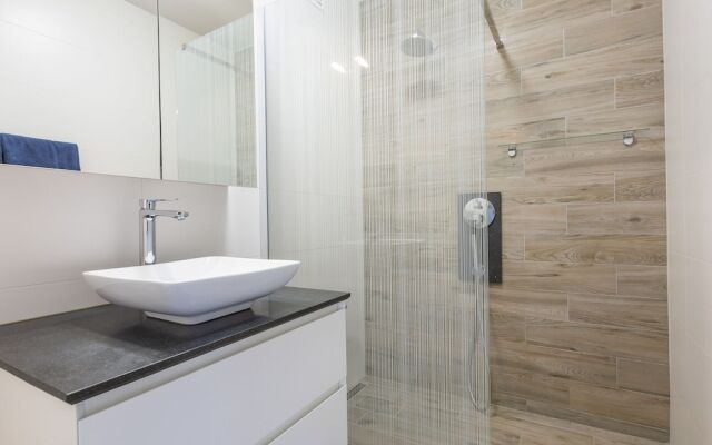 Modern Apartment With Frontal Sea-view