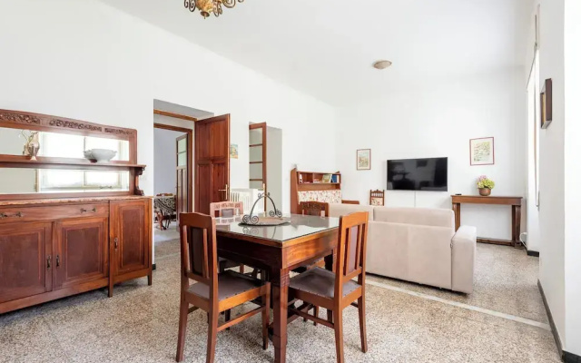 Spacious 2-bedroom flat near the beach