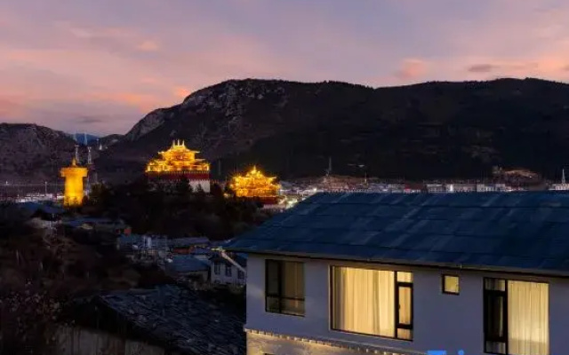 Shangri-La Mountain Wind and Moon View Homestay