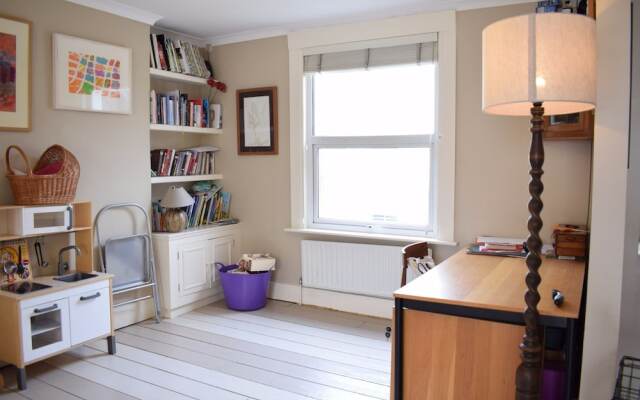 2 Bedroom Family Home in Hammersmith