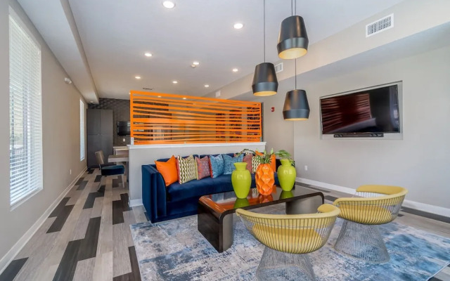 Des Moines Beautiful 2BD 2BA Downtown Apartment