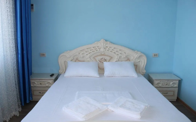 Paradise Hotel