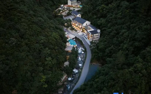 Only this fairyland, riverside sojourn designer art villa mountain lodging