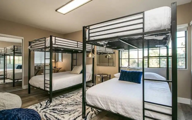 Amazing Remodeled Scottsdale 5 Bdrm W/pool!