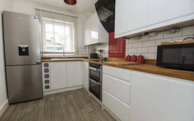 Portside Apartment Parking by Brighton Holiday Lets