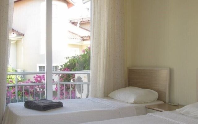 Villa SL18 by JoyLettings