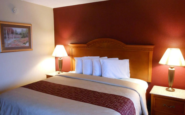 Red Roof Inn & Suites Pigeon Forge - Parkway