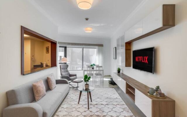 Spacious & Bright Apt In Marina, Sleep 6!