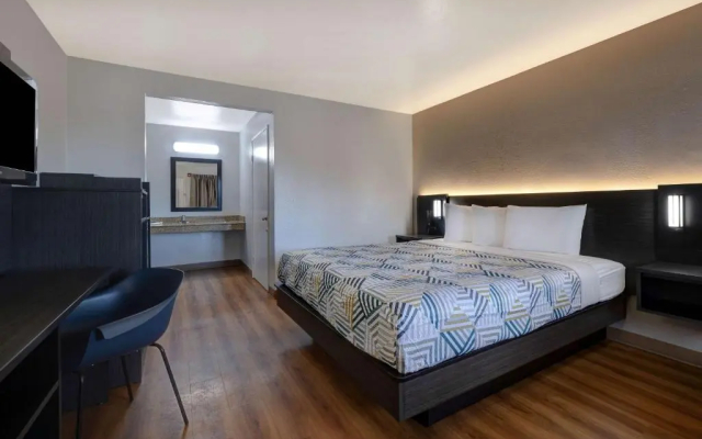 Motel 6 Buttonwillow, CA Central