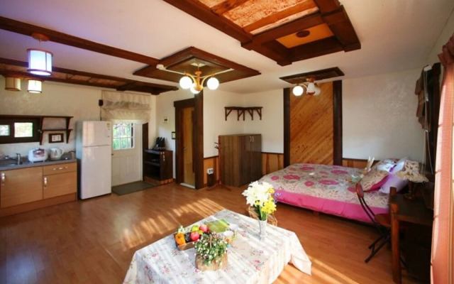Jeongseon Haetbinnuri Pension