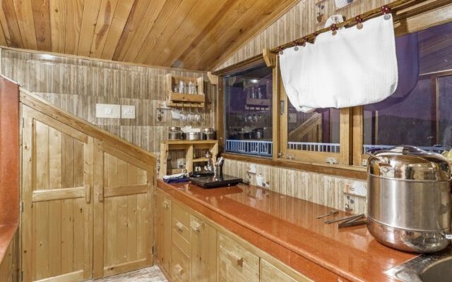GuestHouser 1 BR Bed & Breakfast 83ac