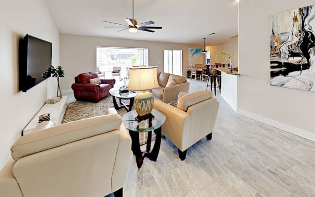 Chic Canalfront - 4 Br Home