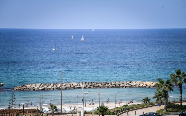 Modern Gem with Stunning Balcony by Sea N Rent