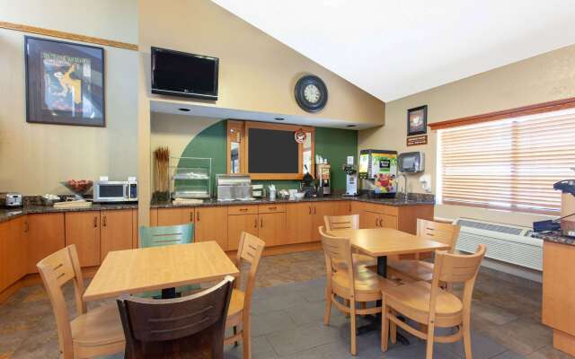 AmericInn by Wyndham Ham Lake