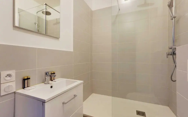 Spacious Apartment - 4br/10p Near Montmartre
