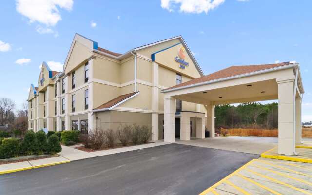 Comfort Inn Dunn near I-95