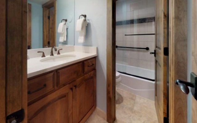 Lionshead Village Landmark Condos 3 Bedroom