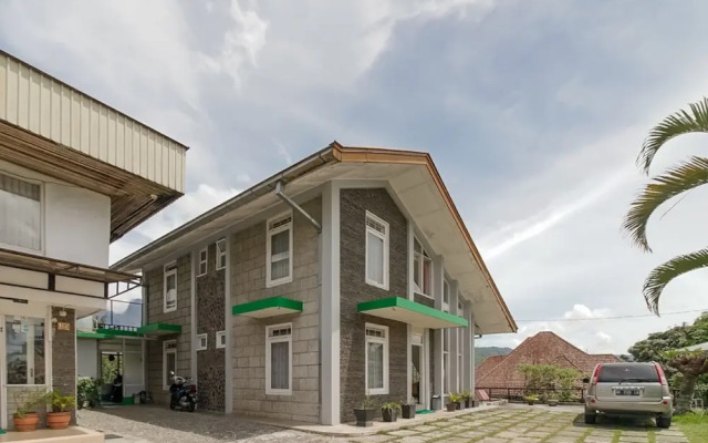 RedDoorz near Ngarai Sianok Bukittinggi