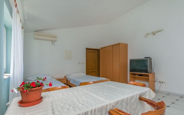 Apartments and Rooms Mate