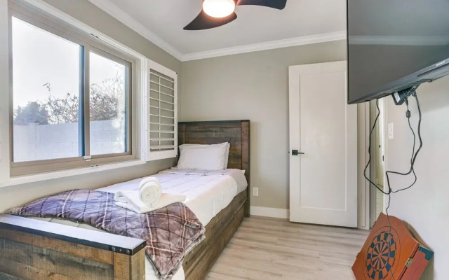 Bright Tempe Home w/ Fenced Backyard!