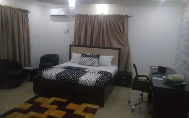 Heroes Luxury Apartments and Suites