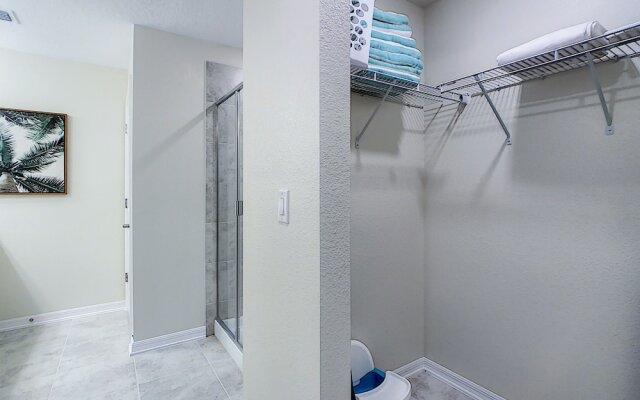 Updated Condo, 5 mi to Disney, On-site Water Park!