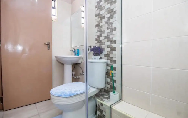 Lux Suites Oak South Gardens Apartments