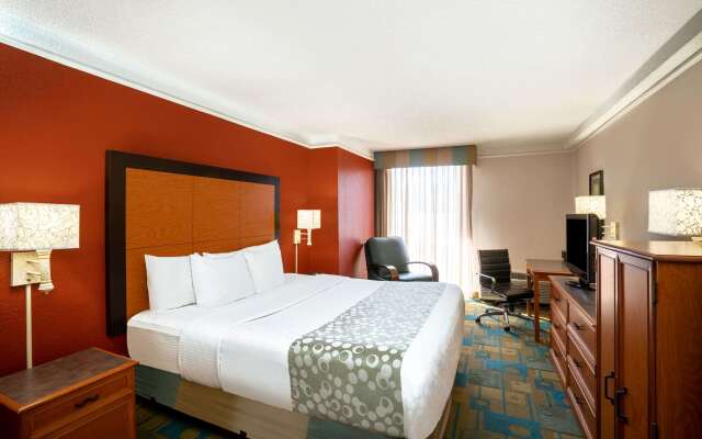 La Quinta Inn & Suites by Wyndham Nashville Airport/Opryland