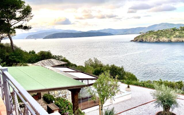 Villa in Posizione Panoramica-Villa Punta Pareti