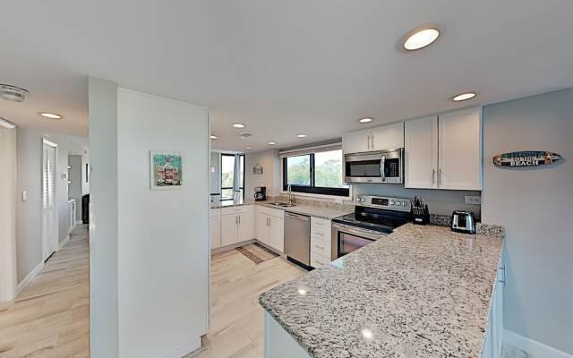 All-suite Sea Mark Getaway - Pool & Inlet Views 3 Bedroom Condo