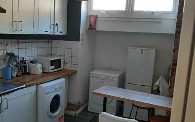 Single bedrooms with wifi and underbed 10