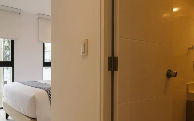 w Sophisticated 2BR With Balcony in Miraflores