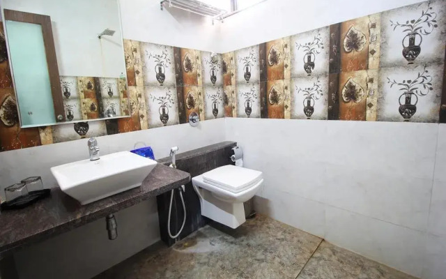 OYO Premium Home Guard Chowk Dwarka