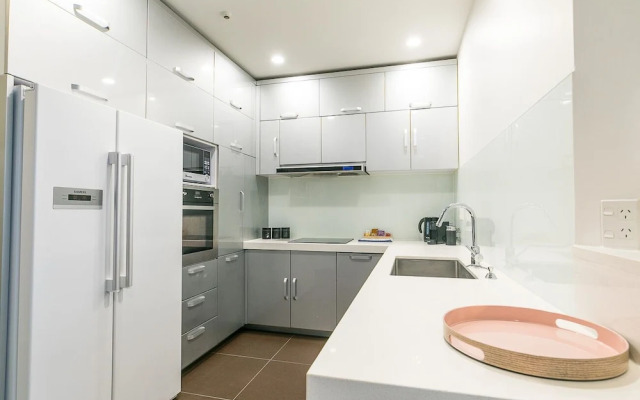 Zodiak Central 2 BR Apt Free Parking Gym