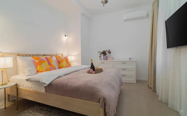 Charming 2BR Flat - Romanian Athenaeum
