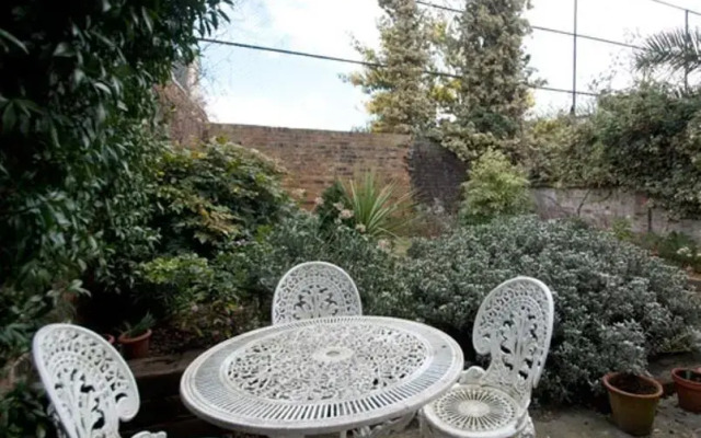 Veeve - 3 Bedroom Family Home - Rowan Road