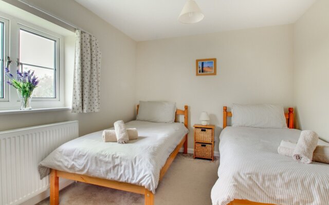 Serene Holiday Home in Hawkinge With Garden