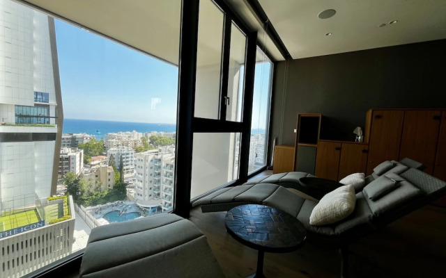 128 LIM - 2005 Stay Only Tower Suite