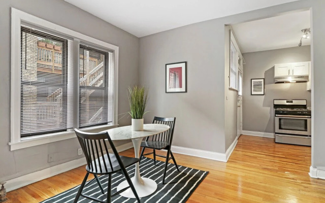 1BR Apt with Modern Elegance in Boystown