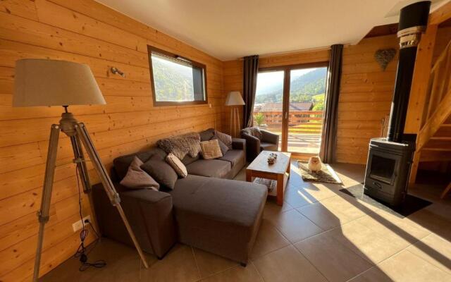 Chalet Casa de Monzel with 6-Person Jacuzzi & Panoramic View