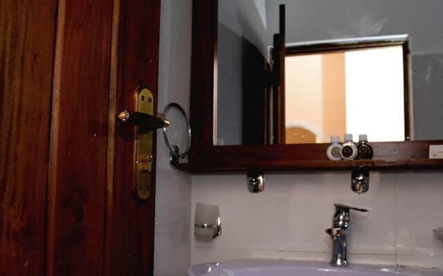 The Queensburry City Hotel